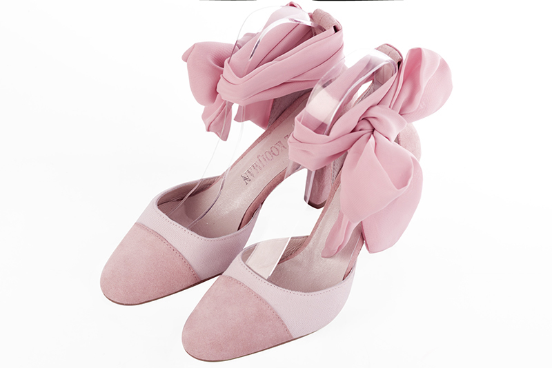 Light pink women's open side shoes, with a scarf around the ankle. Round toe. High kitten heels. Front view - Florence KOOIJMAN
